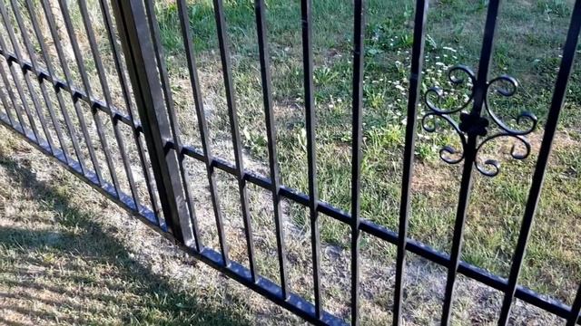 Установка распашных ворот.