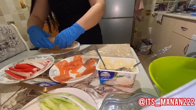 Как приготовить суши и роллы в домашних условиях•#сидимдома /how to make delicious and tasty sushi