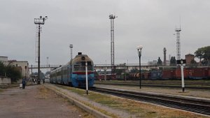 Дизель-поезд Д1-689/Д1-688 отправляется со станции Черкассы