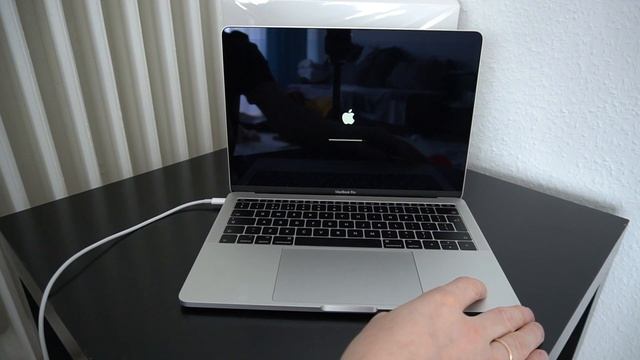 Apple MacBook Pro 13 2017 распаковка в 2020 году refurbished смотреть онлайн