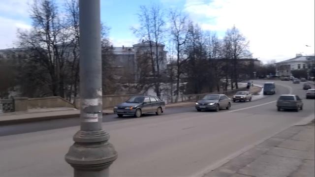 Золотая набережная в Пскове под водой (с) смотреть онлайн