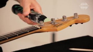 Как поменять струны на бас-гитаре (перевод Global Sound)