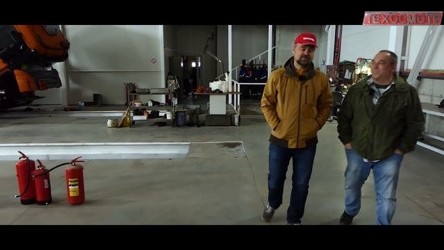 Перевозчик. Он продолжает платить водителям несмотря на убытки.