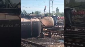 Кадры с места атаки беспилотником грузового поезда в Волгоградской области.