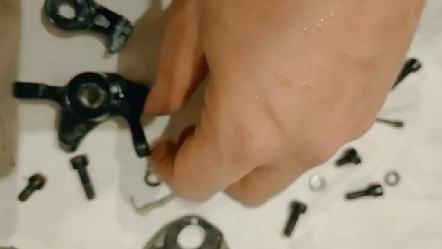 Ремонт и чистка в ультразвуке механического дискового тормоза, калипера, замерзшего в зимней грязи смотреть онлайн