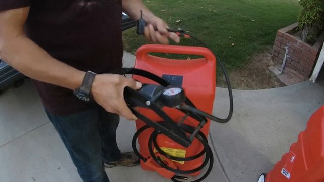 Duramax Flo n Go 14 Gallon Gas Tank with Hacks смотреть онлайн