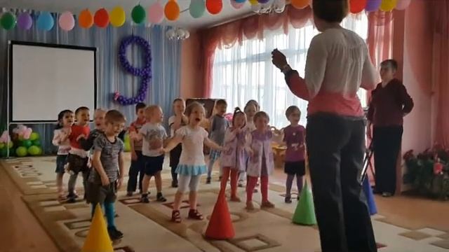Логоритмика (фрагменты) младшая группа