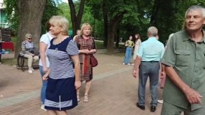 Танцуют все в Калужском парке городском #танцы#парк#Калуга