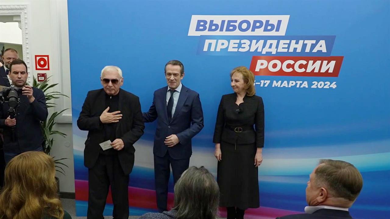 Избирательный штаб Владимира Путина собрал в десять раз больше подписей, чем необходимые 300 тысяч