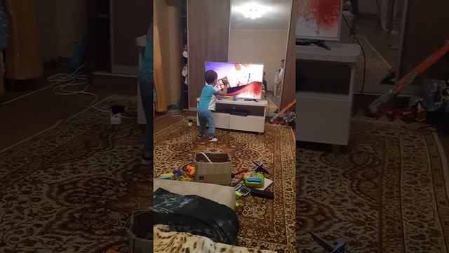 Танцы под макарену из мультфильма Монстры на каникулах 3 смотреть онлайн