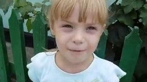 ребенок рассказывает стишок