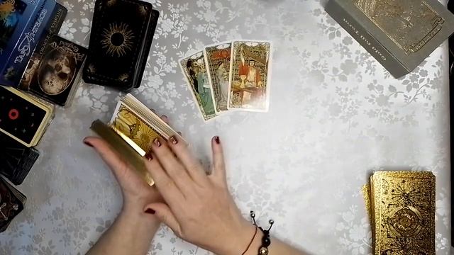 КТО БРЫЗЖЕТ ЯДОМ У ТЕБЯ ЗА СПИНОЙ?...