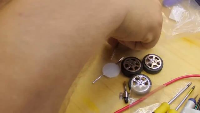 Развивающий конструктор для детей. Mini Solar Powered Toy DIY Car Kit Children. смотреть онлайн