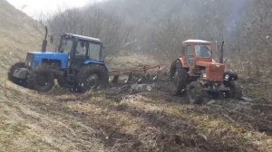 Т-40 застрял в болоте!На помошь едет трактор 1221.Но и сам застрял.Продолжение следует.
