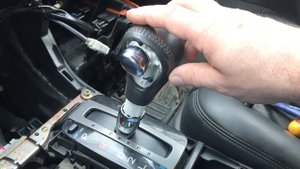 Снятие ручки АКПП в Тойота Камри XV30