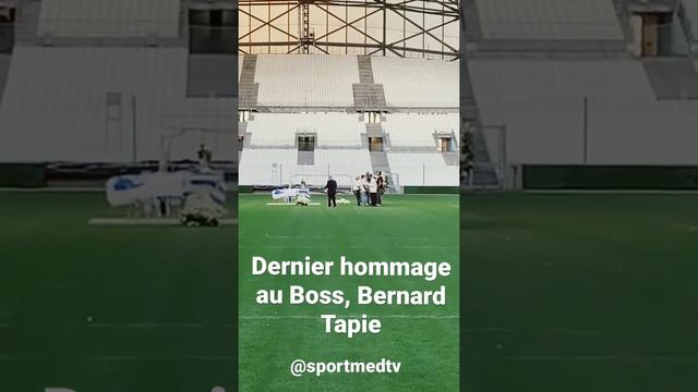 Hommage du Vélodrome au Boss de l’OM, Bernard Tapie