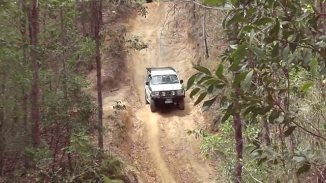 Pajero NL series off roading @ The Glasshouse Mt смотреть онлайн