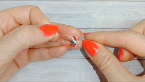 Самое простое новогоднее колечко из бисера крестиком / колечки на новый год