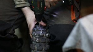 Шипуем резину на питбайк своими руками . Первый выезд на снег  и тест шипов в деле .