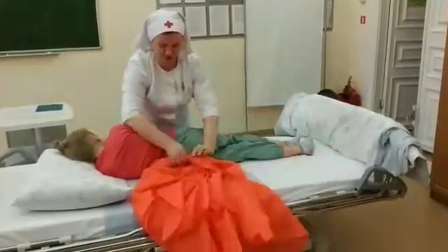 Подтягивание на скользящей простыне смотреть онлайн