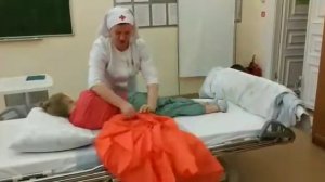 Подтягивание на скользящей простыне
