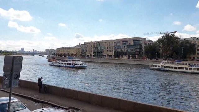 Забронировать большой стол в ресторане для дня рождения