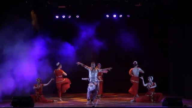 Индийский танец в "DNC" - Ом Шивохам (педагог: Виталий Ульбаев) смотреть онлайн