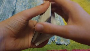 Обучение карточной тасовке overhand shuffle/сверху вниз.