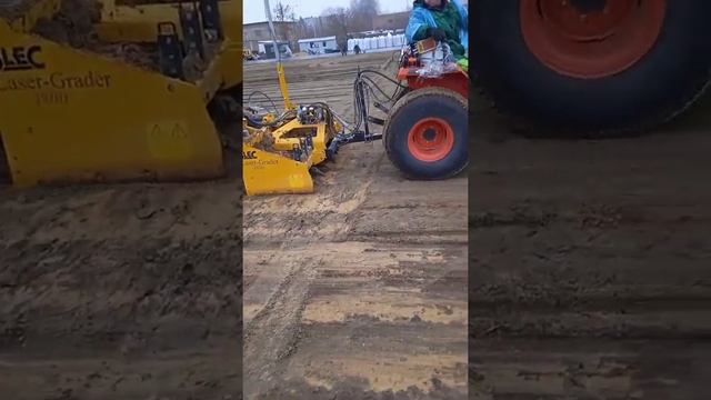 3D GPS система нивелирования DisCAV (Италия) для  планировки футбольных полей