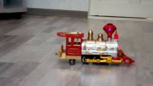 ПАРОВОЗ ГУДИТ ДЫМИТ СВЕТИТСЯ. TRAIN.
