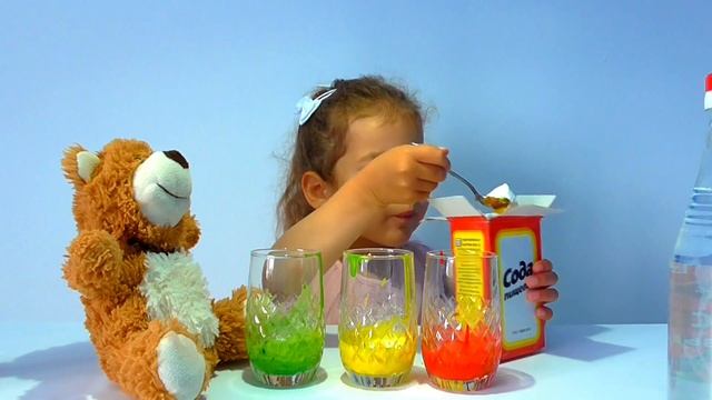 DIY Делаем Цветную пену! Английский язык для детей. Учим цвета на английском. Видео для Детей Опыты смотреть онлайн