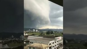 Приближение циклона. Санта-Катарина, Бразилия.  О