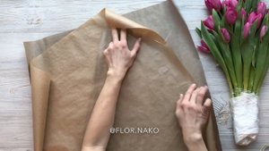 Как быстро и легко упаковать тюльпаны в бумагу крафт.