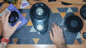 ЖЕРНОВАЯ кофемолка Kitfort KT-744.