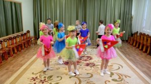 Хор МАДОУ №18 с песней «Пёстрый колпачок»