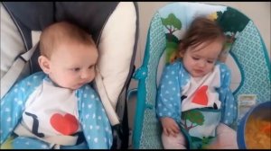 КАК ДЕДУШКА КОРМИЛ МАЛЕНЬКИХ ДВОЙНЯШЕК...