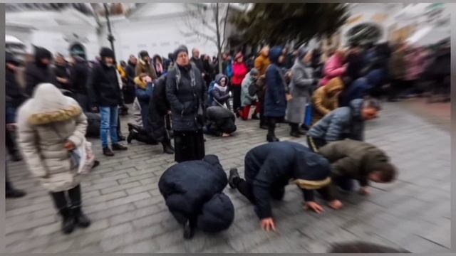 Киев 31.03. Киево-Печерская Лавра❗ЭТО НУЖНО ВИДЕТЬ ВСЕМ❗ЛЮДИ ВЫШЛИ 5 МИНУТ НАЗАД. смотреть онлайн