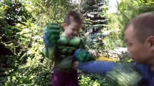 Шок! Мистер Макс подрался с отцом прямо на видео!