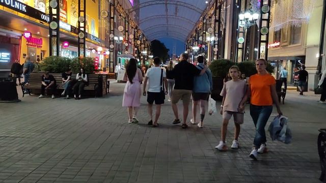Вечерняя улица Вайнера и ТРЦ Пассаж, Екатеринбург
