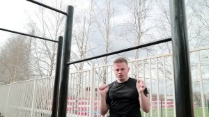 Научился подтягиваться? Сделай выход силой на одну руку. Самая быстрая обучалка для новичка.