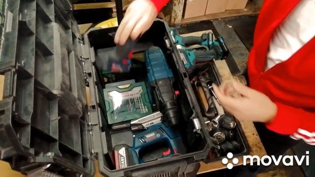 Инструмент для монтажа кухни.