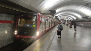 Перегонка состава "юбилейный" в Петербургском метрополитене.