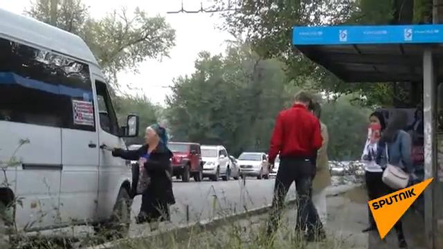 СОЦИАЛЬНЫЙ ЭКСПЕРИМЕНТ (Бишкек )Остановится ли маршрутка увидев бабаушку? смотреть онлайн