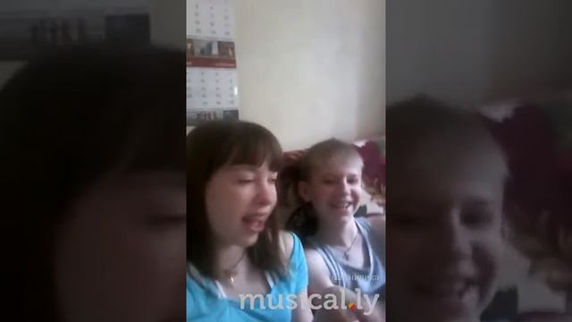 Как смеются девушки