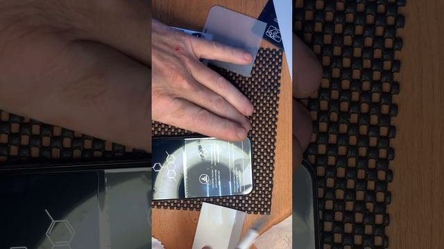 Как правильно приклеить гидрогелевую плёнку Mietubl