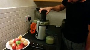 Juicing with the Philips HR1861 juicer