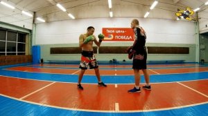 Кикбоксинг. Удар коленом в прыжке.