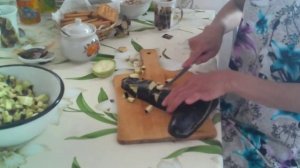 как правильно нарезать баклажаны