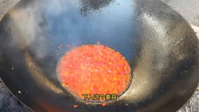 苗大姐做下饭的湖南菜，剁椒豆腐干炒肉，米饭满满吃了一盆　#大口吃肉