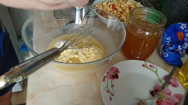 ЯБЛОЧНЫЕ КЕКСЫ за 5 МИНУТ В МИКРОВОЛНОВКЕ / Полезная выпечка на скорую руку